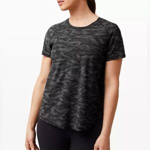 Lululemon EUC grey camo Quick Pace SS size 8